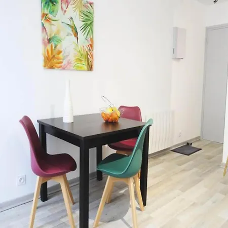 Studio For 2 People アパート