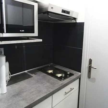 Studio For 2 People アパート